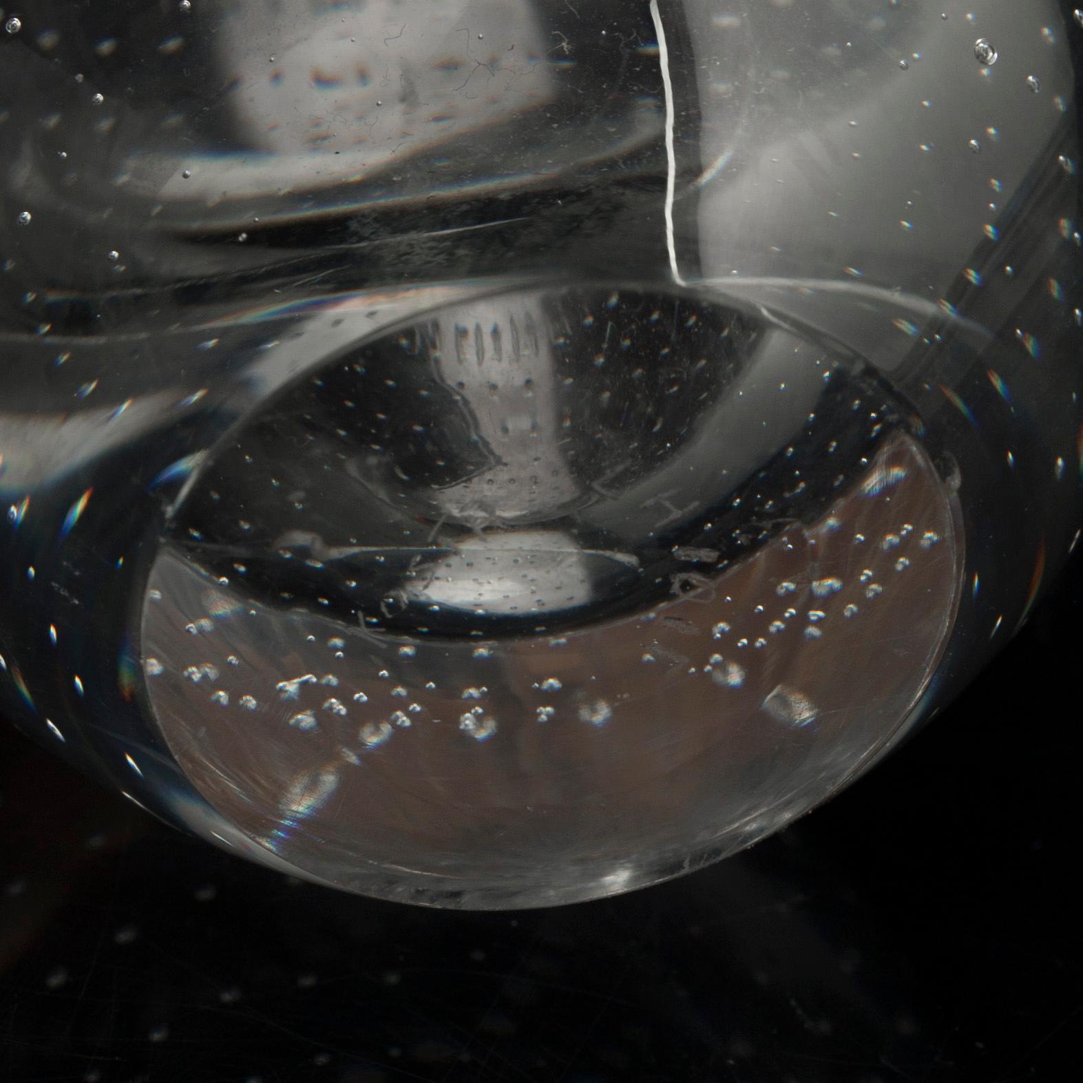 A Vicke Lindstrand glass vase signerad Kosta LH 1011, 1950s.