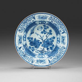 487. A blue and white dish, Qing dynasty, Yongzheng (1723-35).