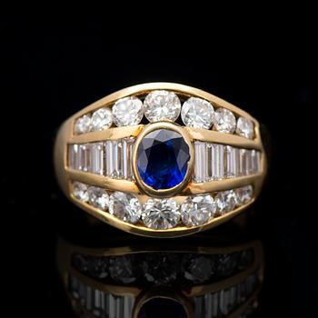 RING, fasettslipad safir, briljant-
 och baguetteslipade diamanter, 18K guld.