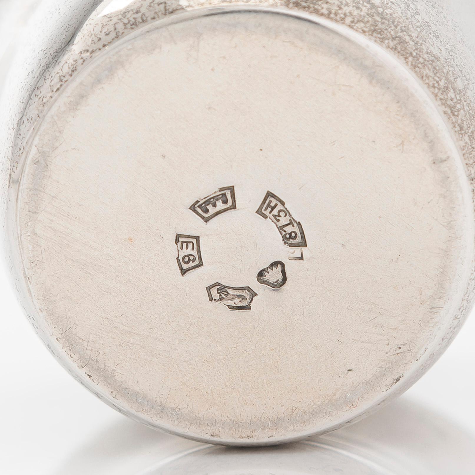 Flakonger, 2 st, silver, samt dosa, sterlingsilver, Finska och svenska stämplar.