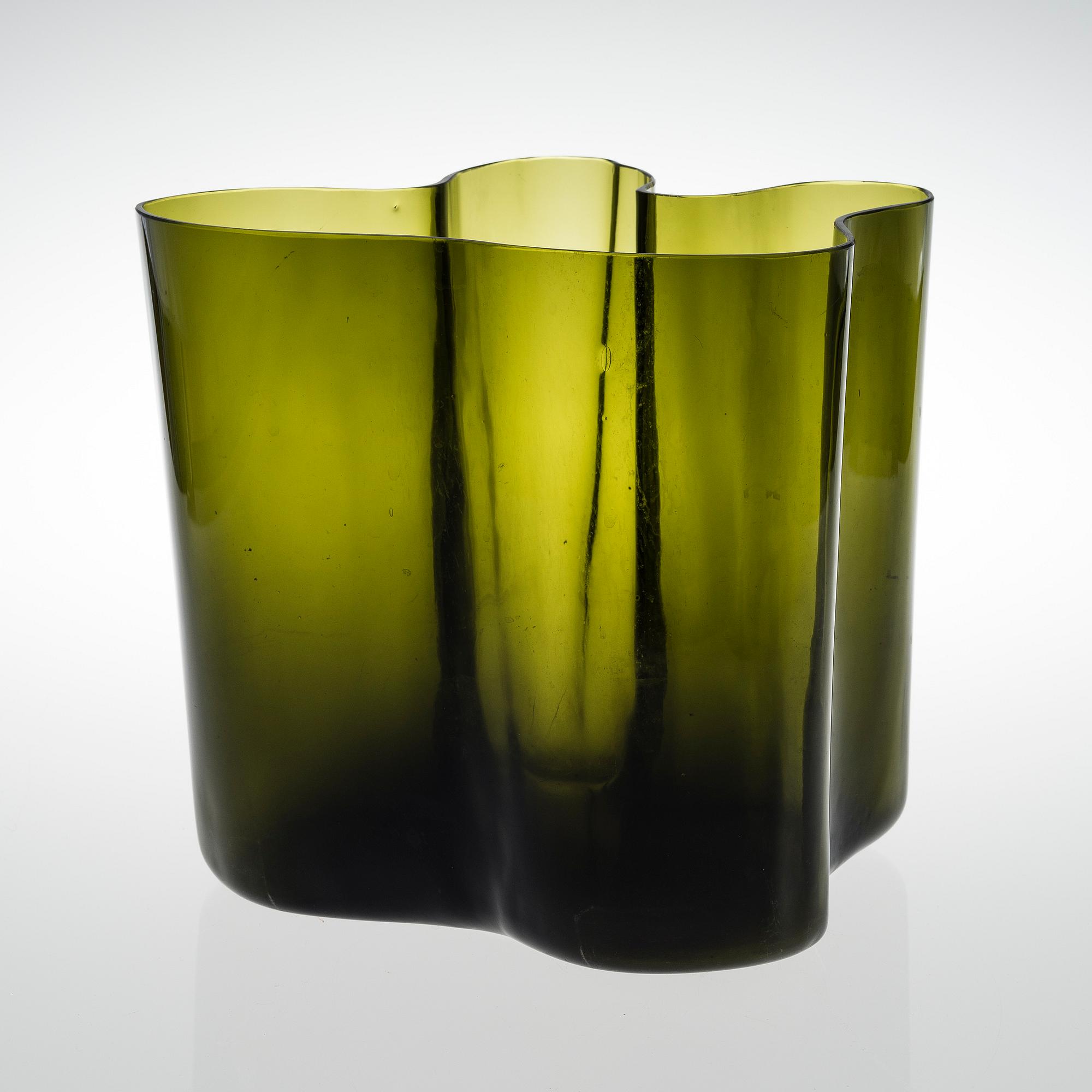ALVAR AALTO, A VASE. Signed Alvar Aalto, Iittala -56.