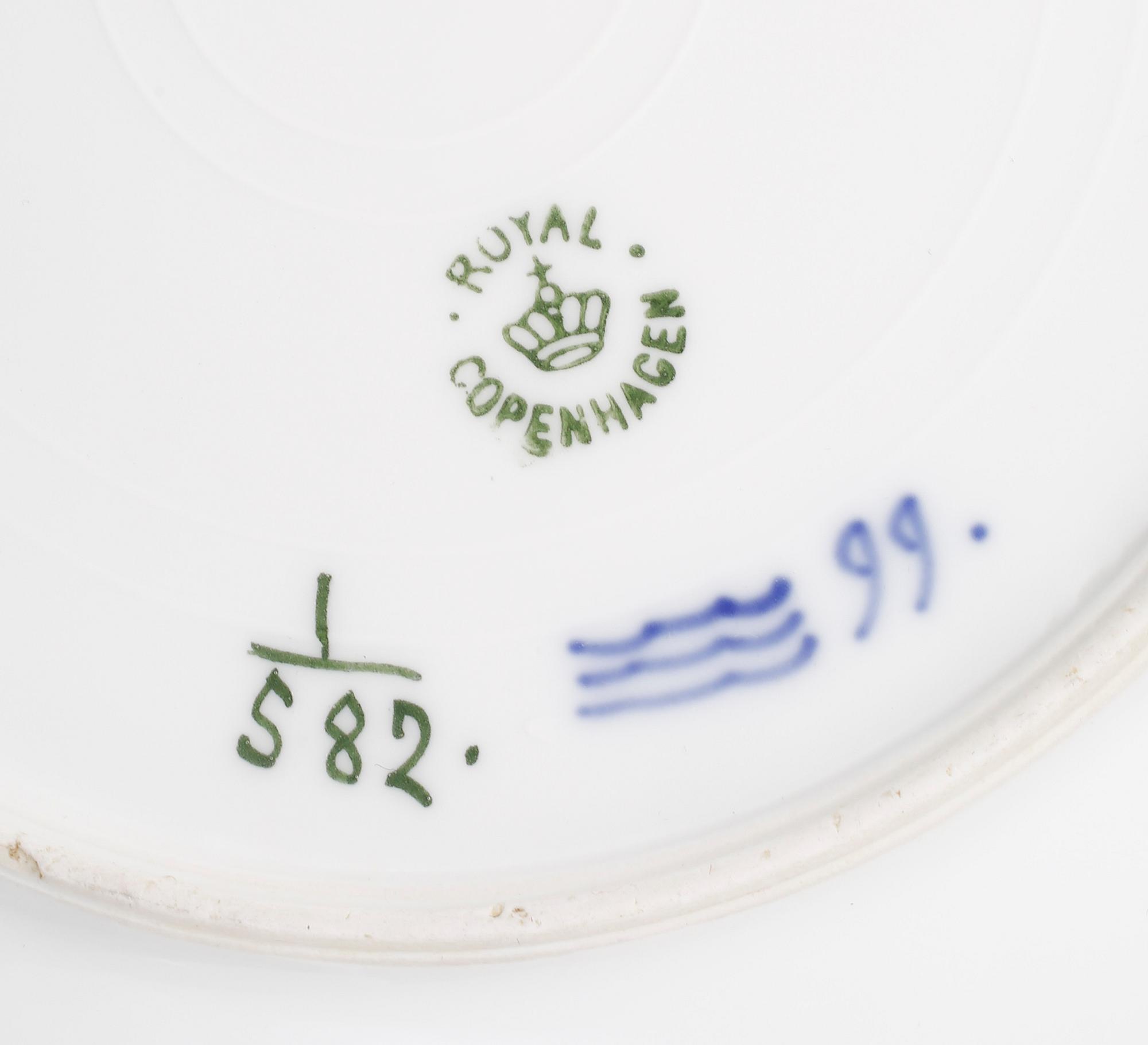 SERVISDELAR, 31 st, porslin, "Musselmalet", Royal Copenhagen, Danmark, 1900-tal.