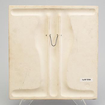 STIG LINDBERG, a stoneware wall plaque, Gustavsberg 1960/70s.