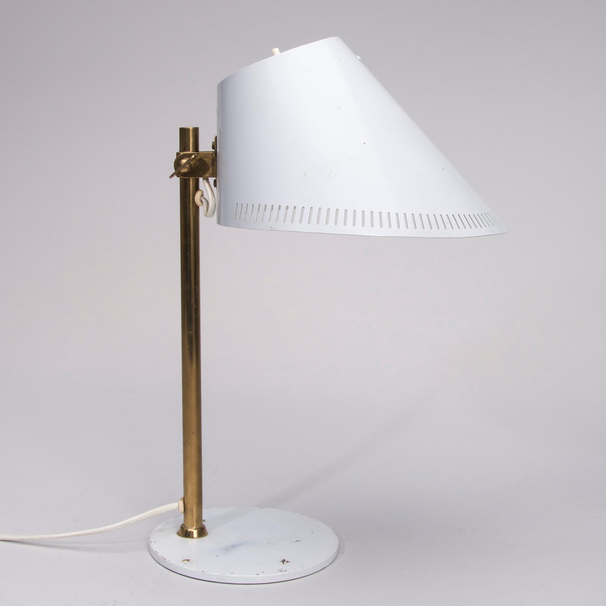 BORDSLAMPA, modell 9227, Paavo Tynell, stämplad Idman. 1900-talets mitt.