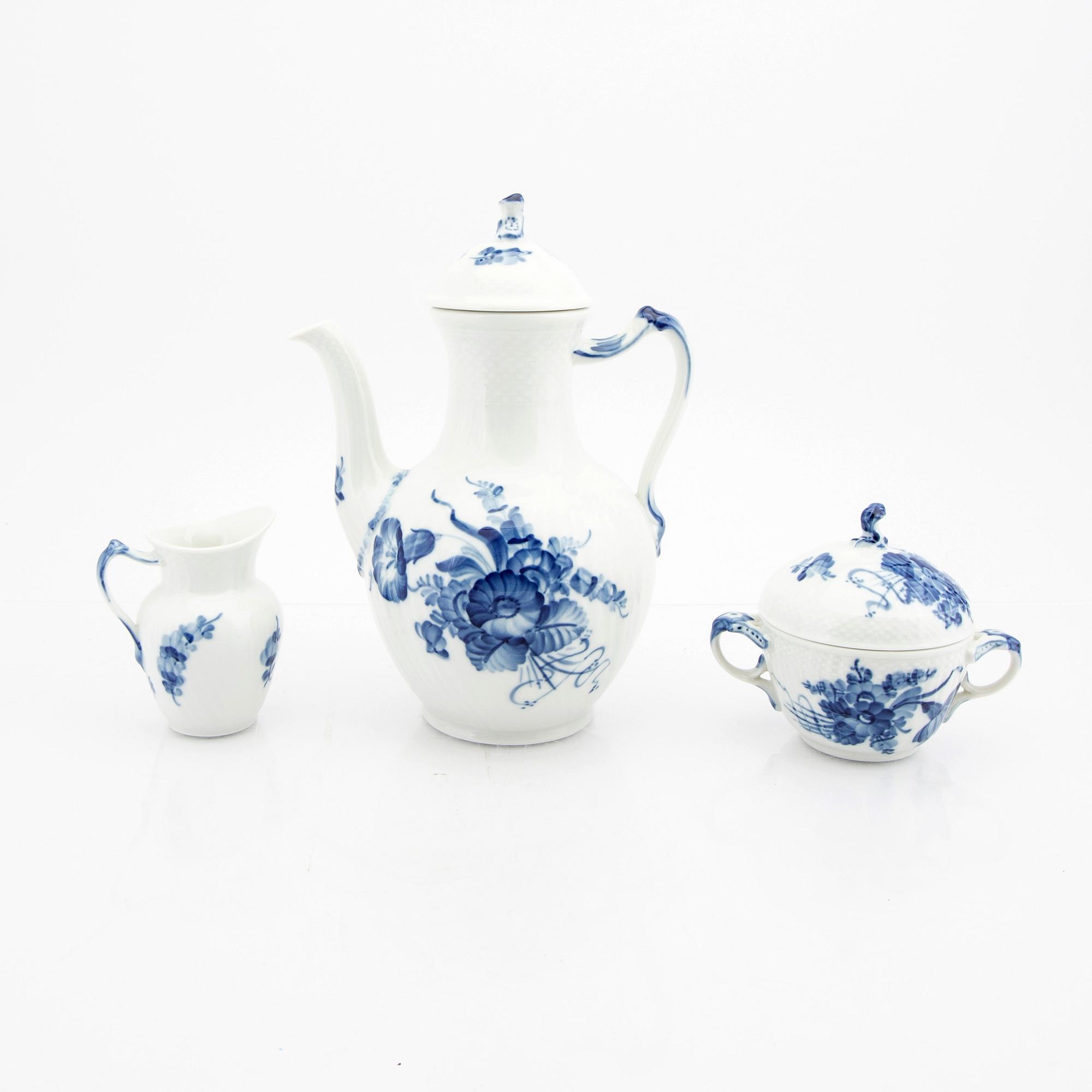 Coffee service 32 pcs "Blå Blomst" Royal Copenhagen Denmark porcelain 1951-1968.