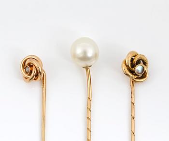 KRÅSNÅLAR, 3st, 18K guld, bland annat  Guldvaruaktiebolaget G. Dahlgren & Co, Malmö, 1919. Vikt ca 4g.