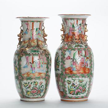 GOLVVASER, 2 st, porslin, Kanton, Kina, omkring 1900.