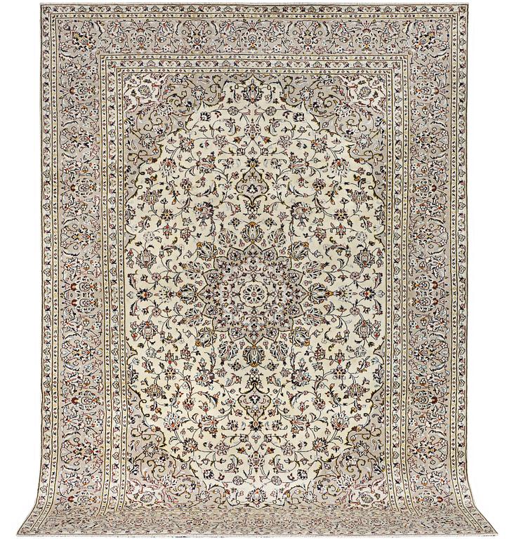 A Kashan carpet, c. 334 x 234 cm.