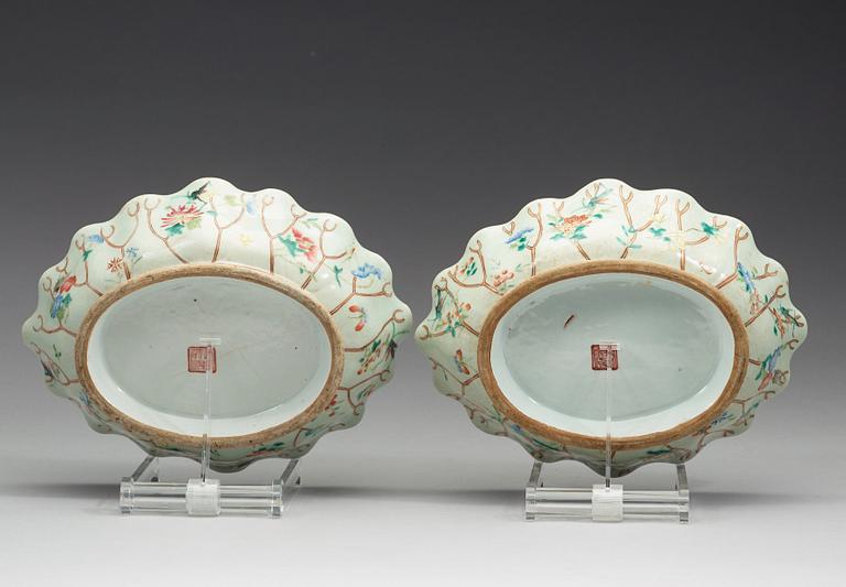 A PAIR OF BOWLS, Qing dynasty, 19th century.