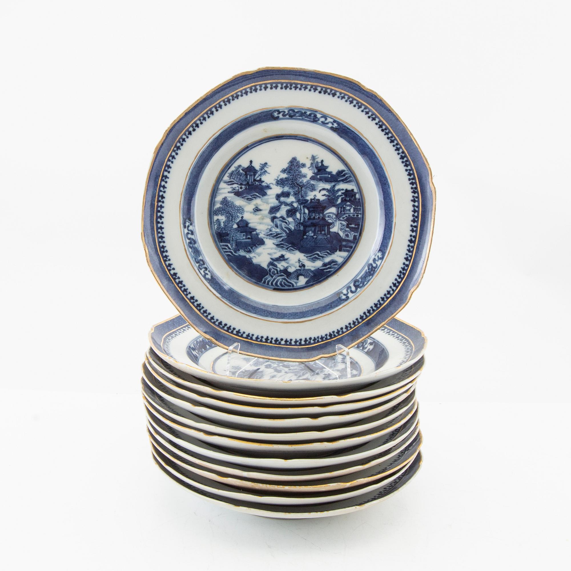 Deep plates, 12 pcs, China Qianlong (1736-95) porcelain.