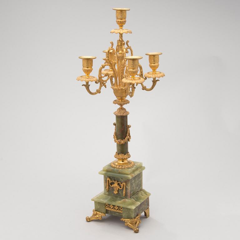 KANDELABER, alabaster och förgylld mässing, 1900-talets mitt.
