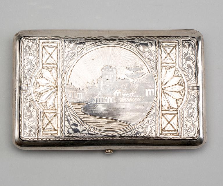 CIGARETTETUI, silver, Ryssland. 1896-1908. Vikt ca 140 gram.