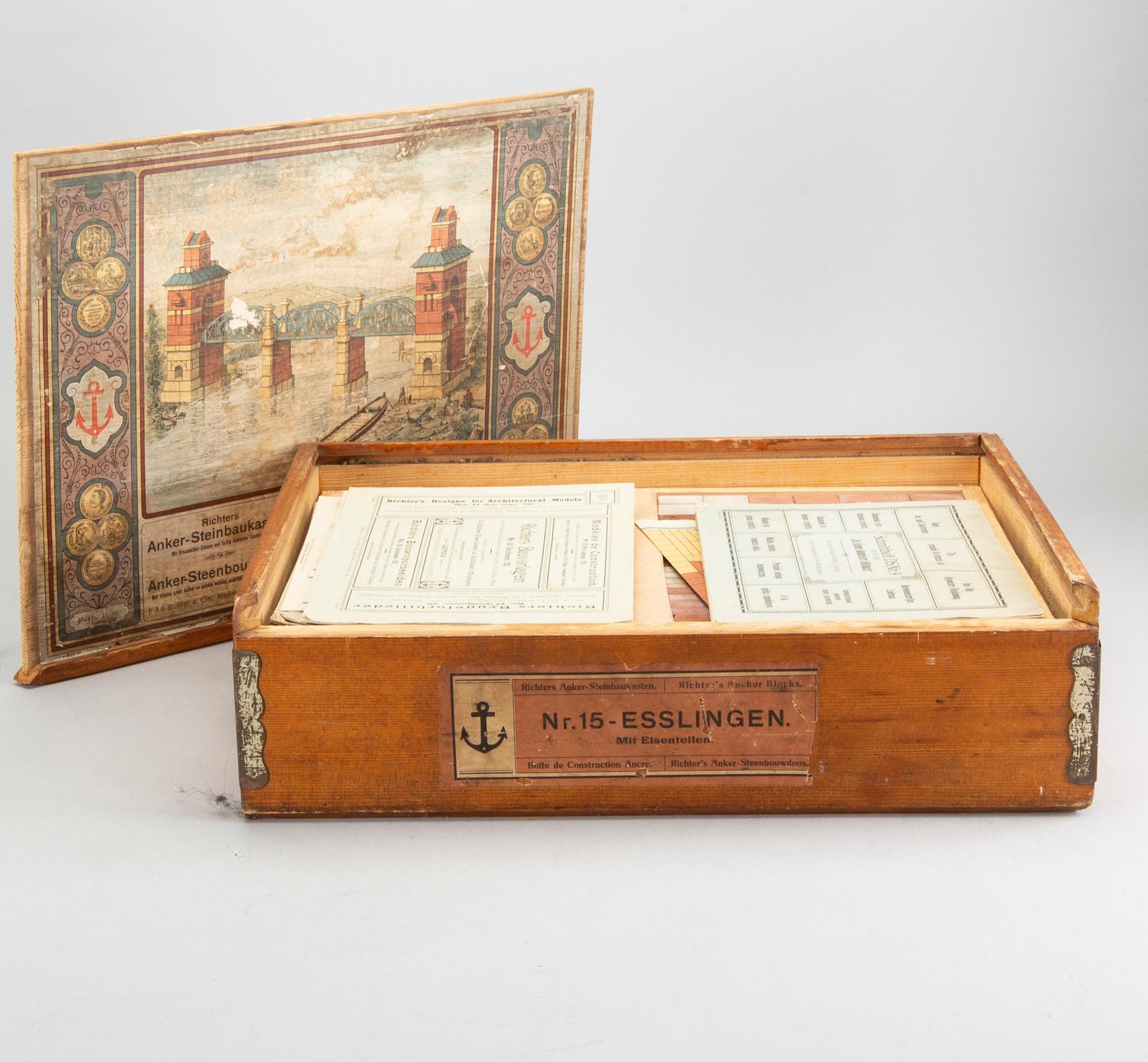 RICKTER´S STONE BUILDING BLOCK SET. EARLY 20TH CENTUARY, GERMANY.