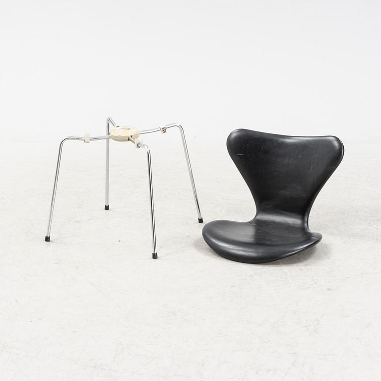 Arne Jacobsen, six 'Seven' chairs for Fritz Hansen, Denmark.