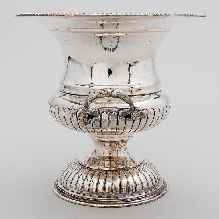 A CHAMPAGNE COOLER, silver on copper, England early 20th century.
