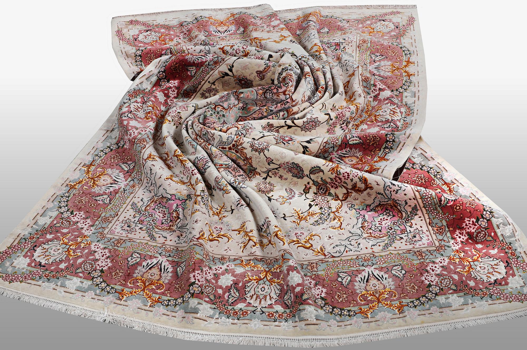 A carpet, Tabriz par silk, 60 Raj, ca 294 x 197 cm.