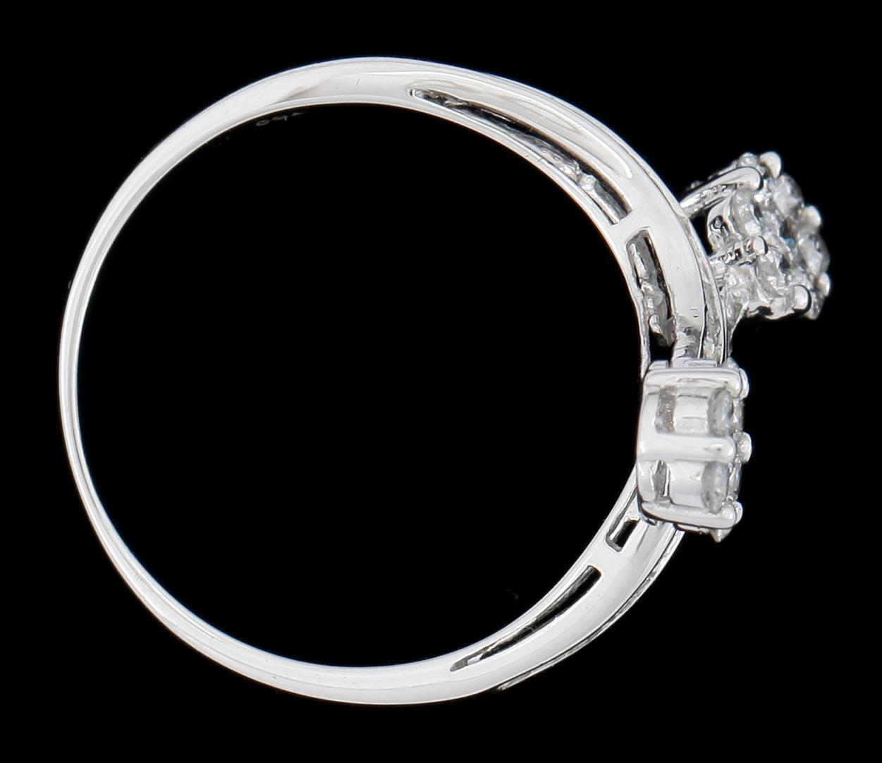 RING, 18k vitguld med diamanter. Vikt 2g.