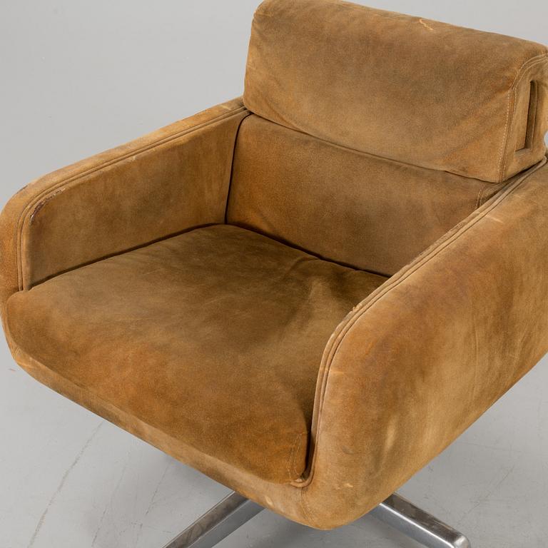 A pair of Doerner Faultless 1970's loungechairs.