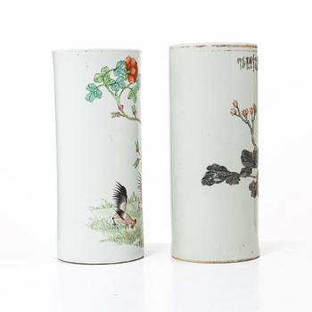 A pair of Chinese vases, 20th century.