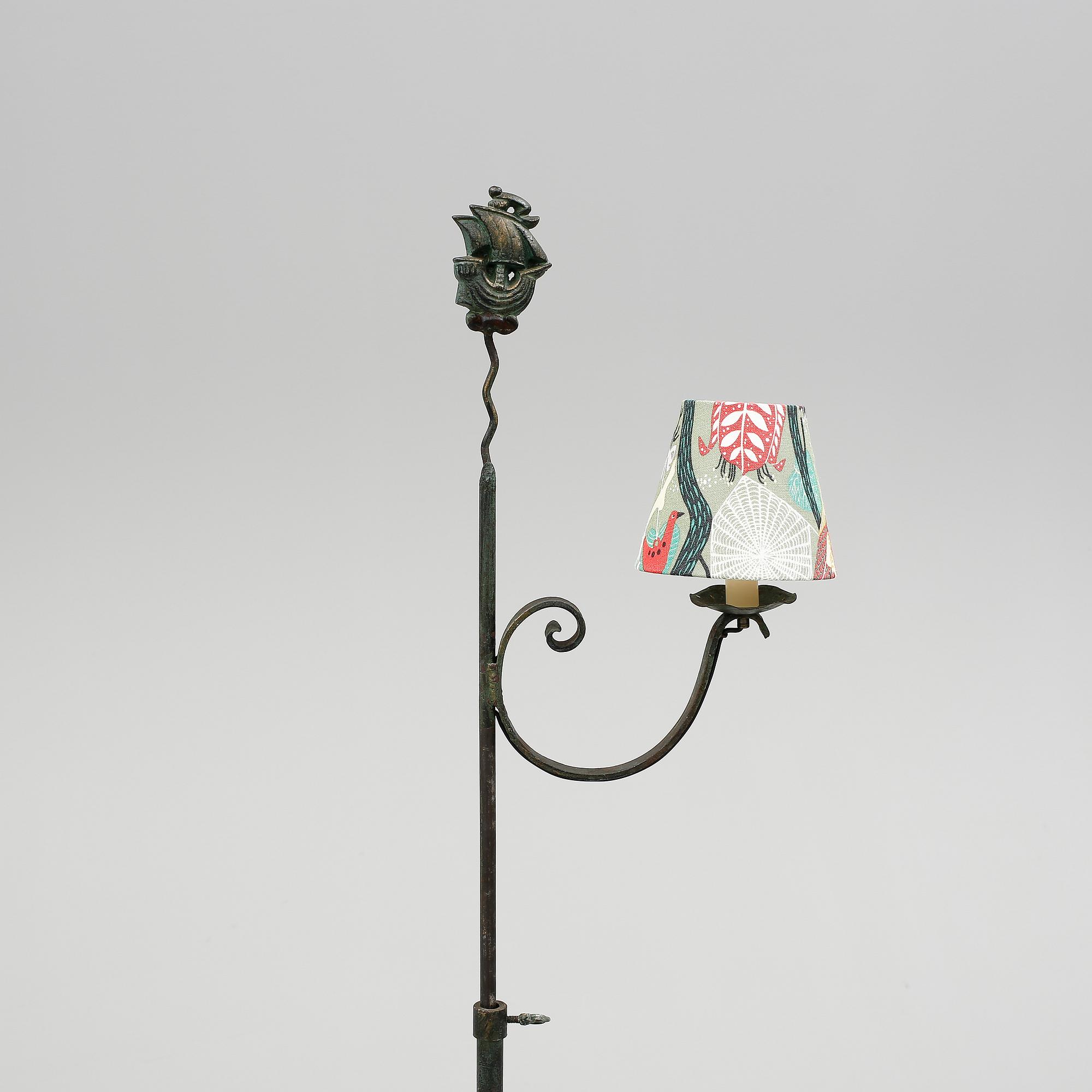 GOLVLAMPA, smide, 1900-talets första hälft.