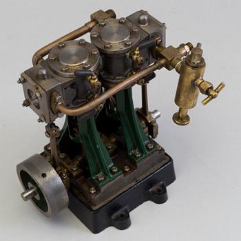 ÅNGMASKIN TILL BÅTMODELL, Stuart 2-cylinder, 1900-talets andra hälft.