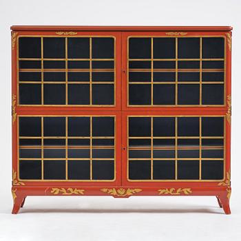 Carl Malmsten, a Swedish Grace showcase cabinet, cabinetmaker Albin Johansson, Stockholm, for Villa Kvikkjokk, 1928.