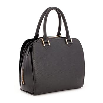 535. LOUIS VUITTON, a black epi handbag, "Pont Neuf".