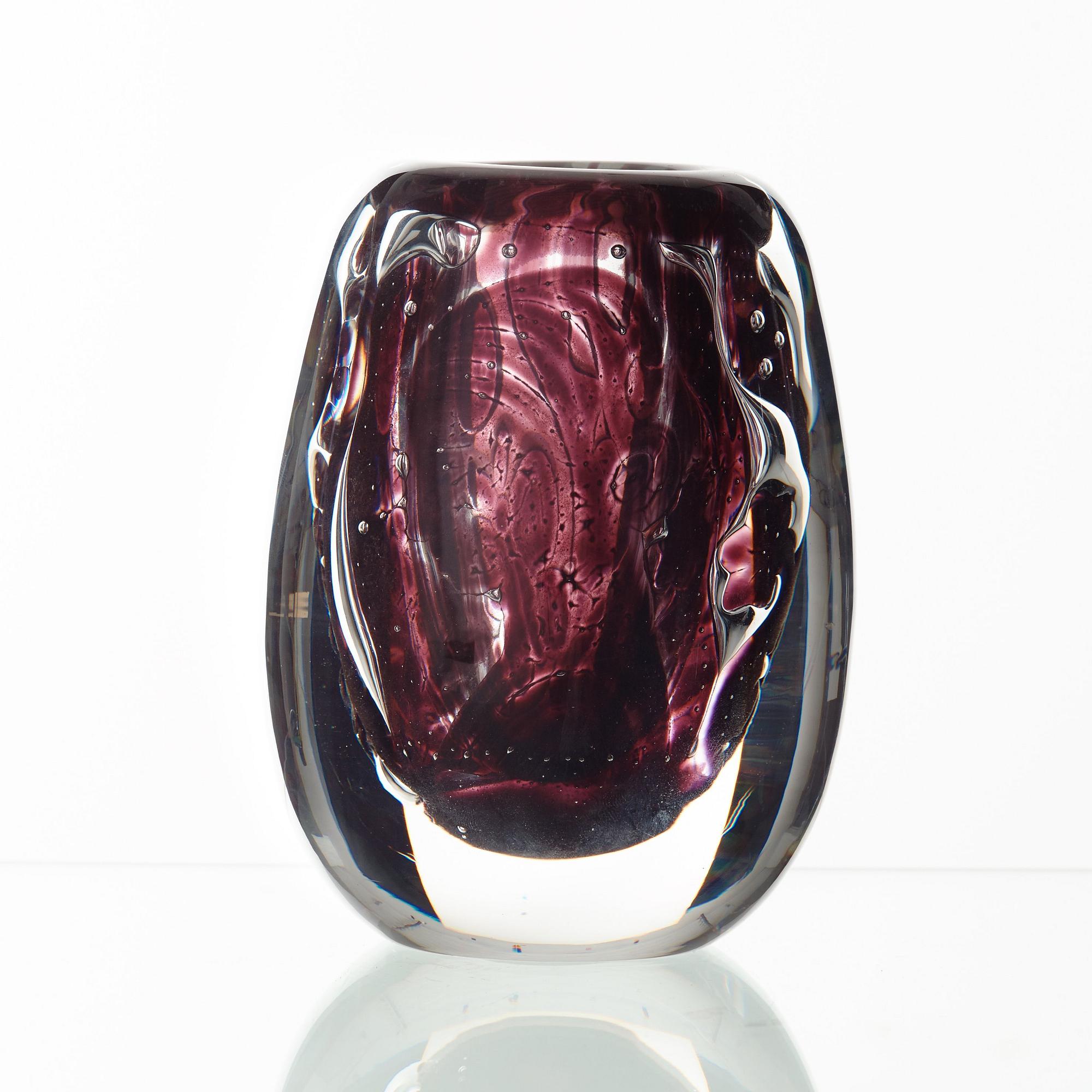 Edvin Öhrström, an 'ariel' glass vase, Orrefors 1950.