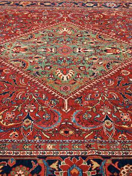 A CARPET. A semi-antique Mahal. 427 x 332 cm.