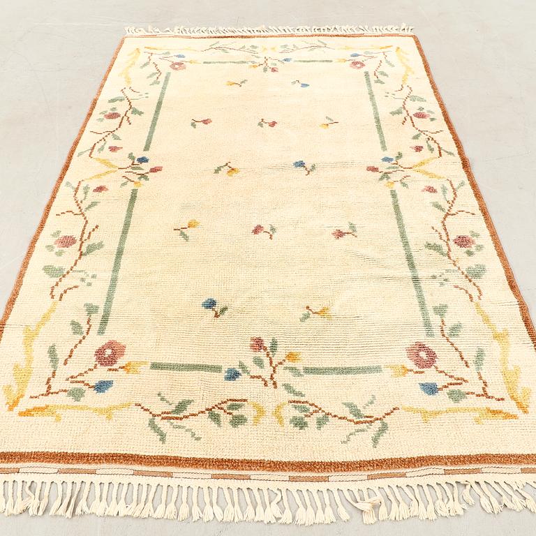 Rug, floss weave, 1940s/50s, approx. 244x160 cm.