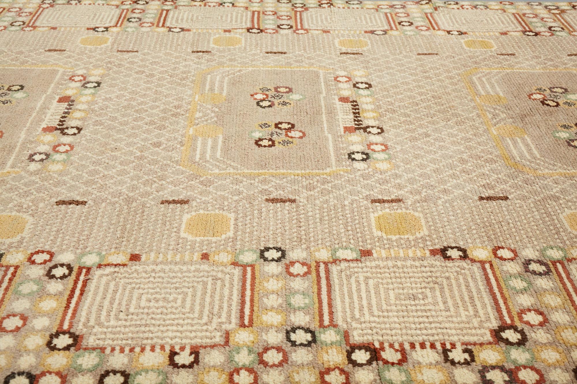 Barbro Nilsson, matto, "Krabban, grå", knotted pile, ca 272-277 x 178,5-183 cm, signed AB MMF BN.