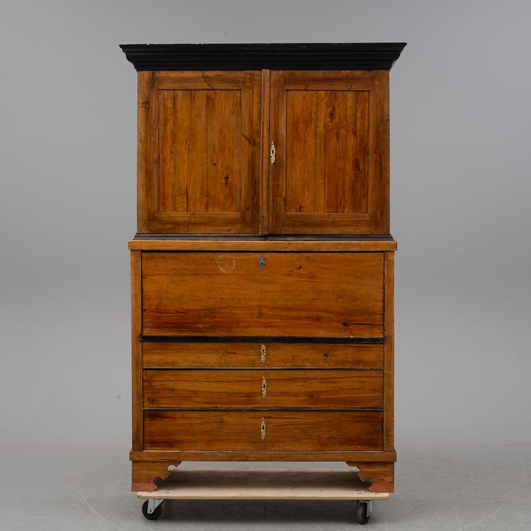 CUPBOARD, first half of the 19th century.