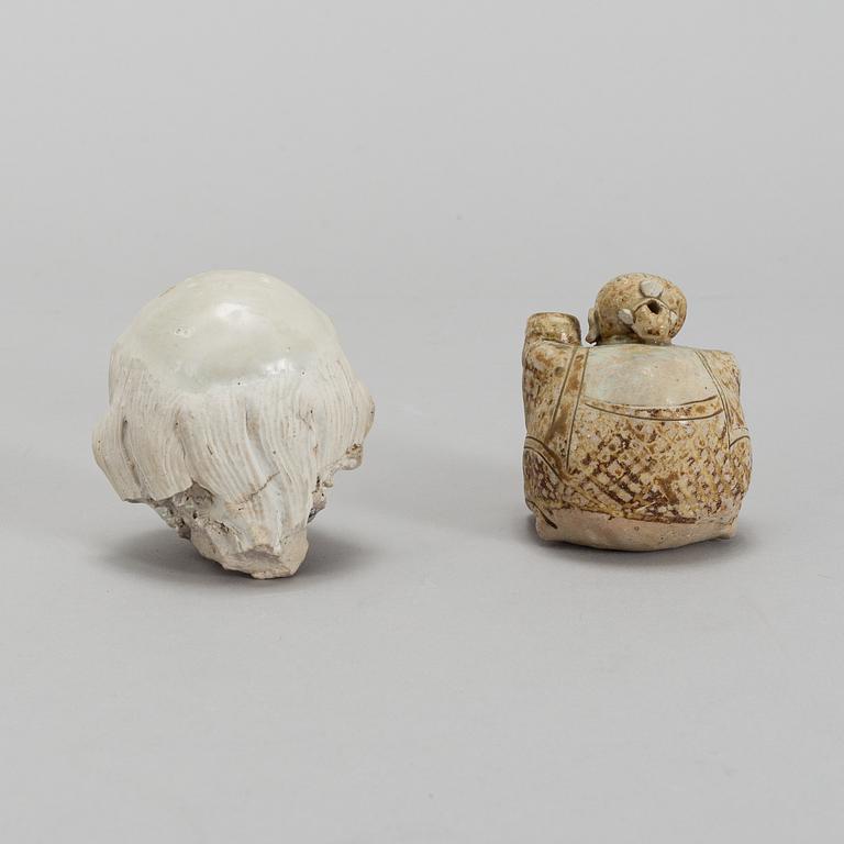 Two Sawakhalok porcelain figurines, 15th/16th Century.