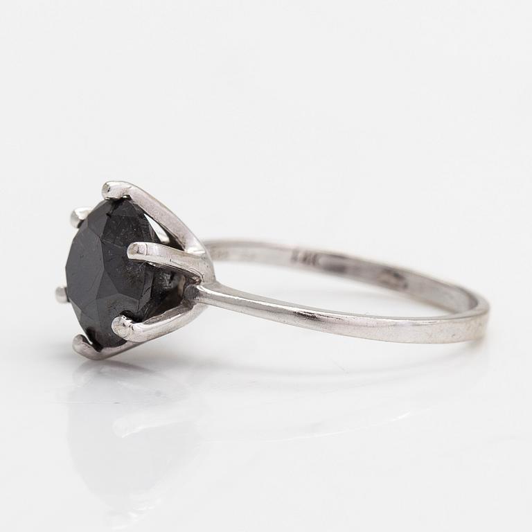 Ring, 14K vitguld med solitär svart diamant ca 2.75 ct.