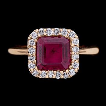 57. RING, step cut rubellite and brilliant cut diamonds, tot. 0.34 cts.