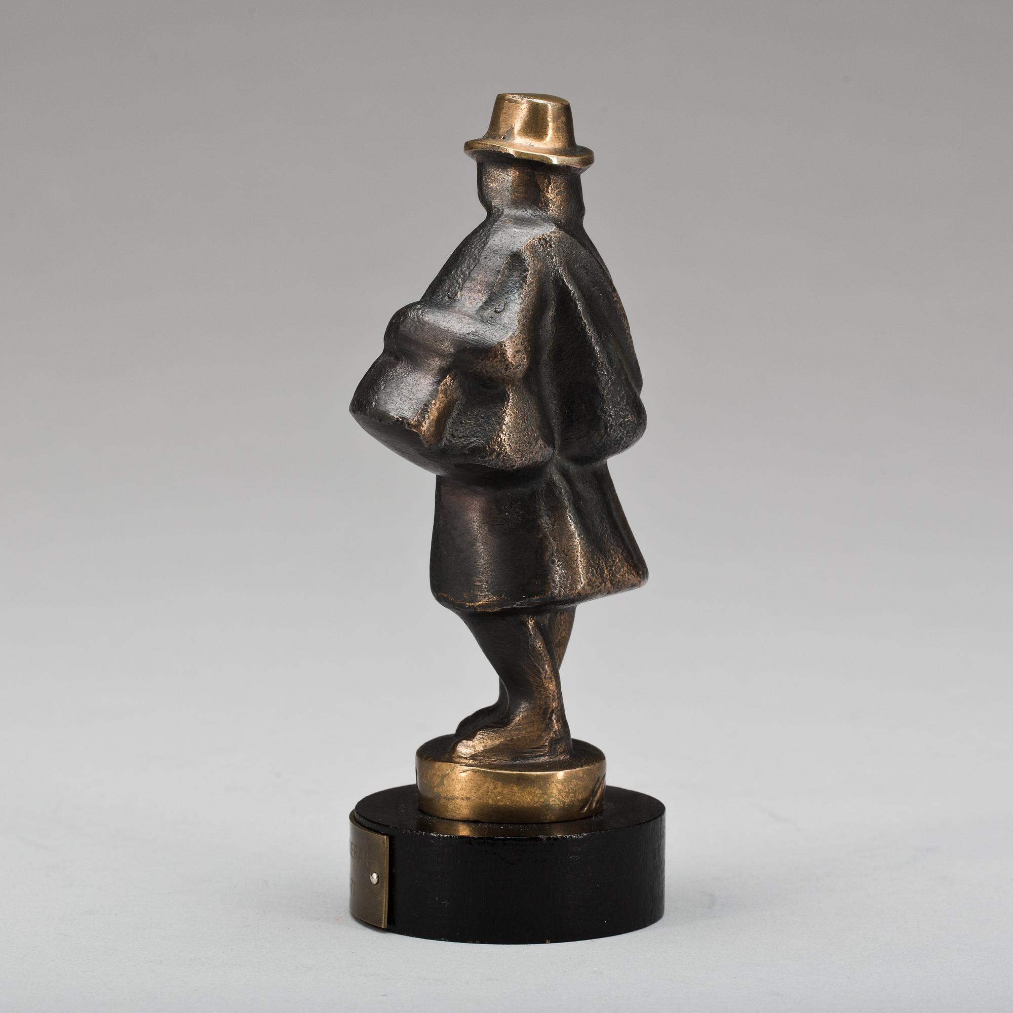 SKULPTUR, brons, "Knallen", signerad N.C.