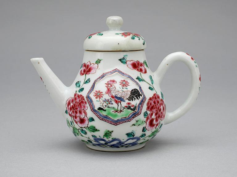 TEKANNA, porslin, Yongzheng/Qianlong Kina 1700-tal.