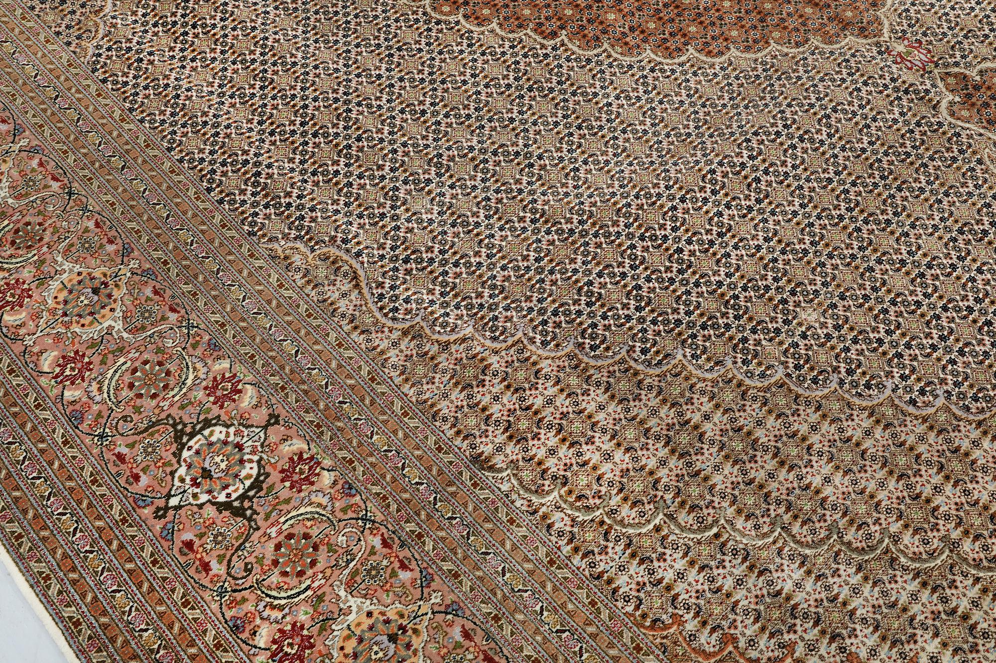 Matta, Täbris, part silk, s.k. 50 Radj, ca 416 x 304 cm.