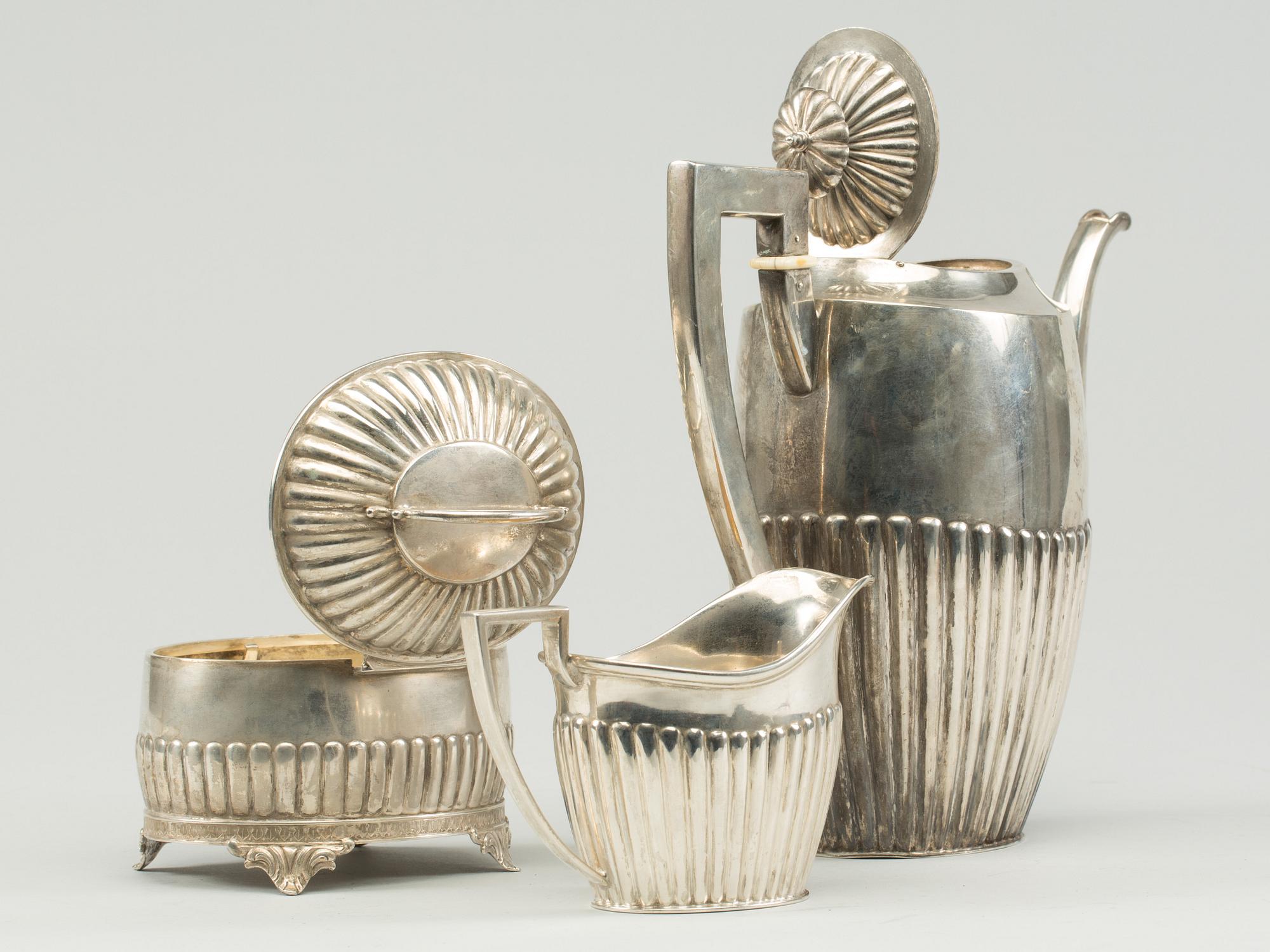 KAFFESRVIS, 3 delar, silver, C.G Hallbergs, 1915-16, vikt ca 1200 g.