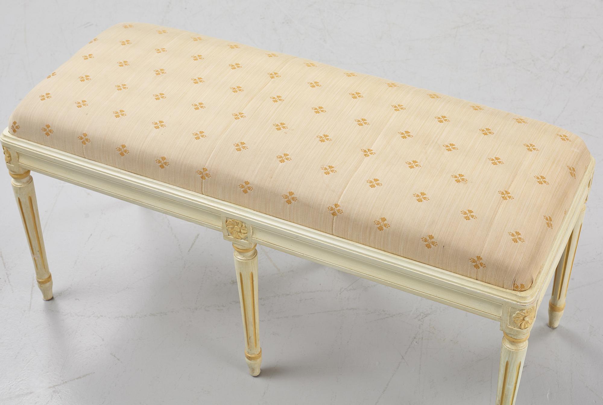 Sovrumsmöblemang, 4 delar, gustaviansk stil, sent 1900-tal.