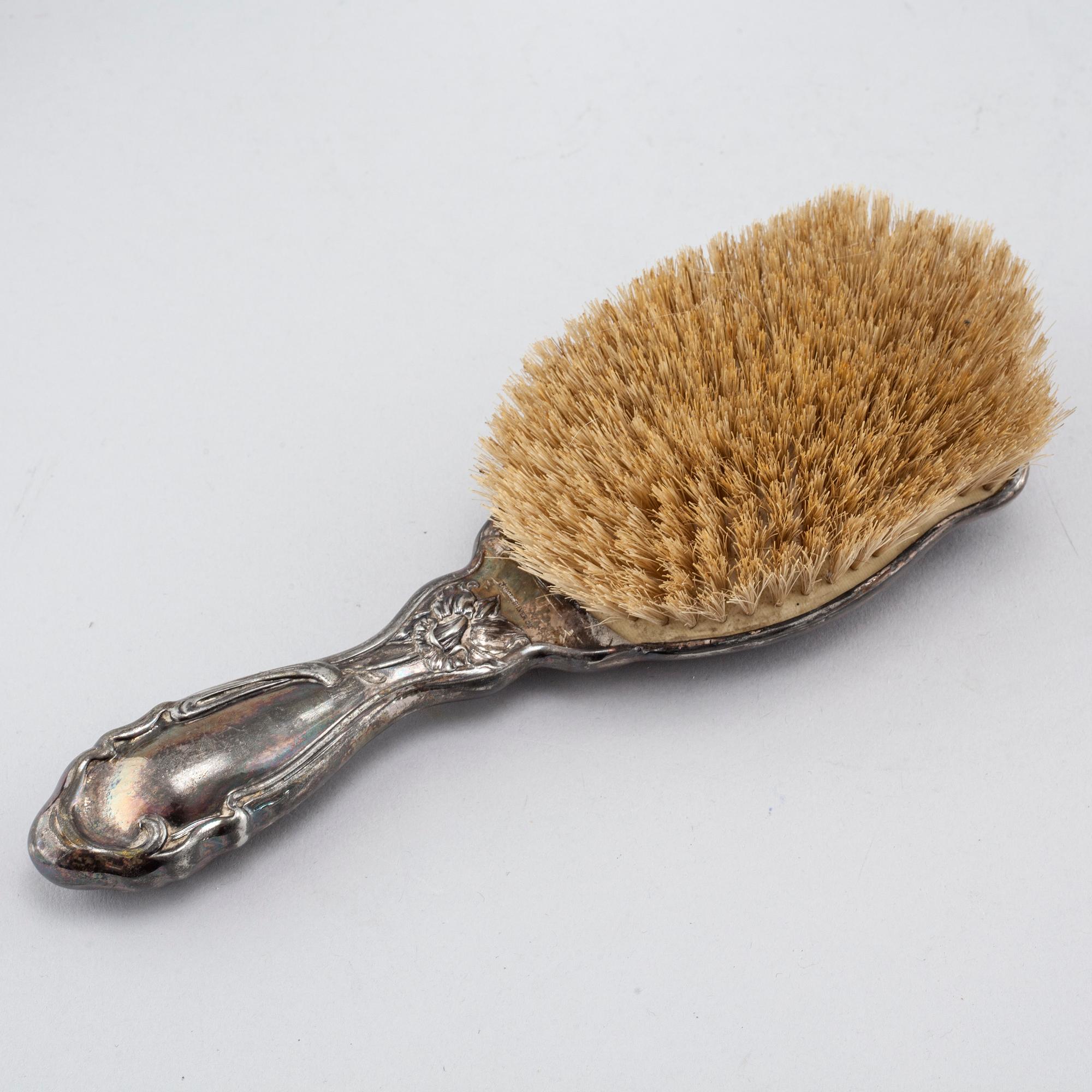 A silverplate toiletrie set, 2 + 4 pcs, early 20th century.