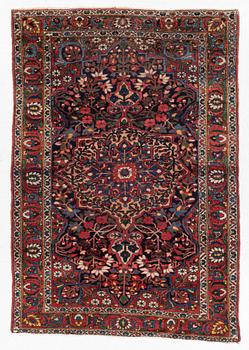 A semi-antique Bakhtiari rug, West persia, c. 208 x 143 cm.