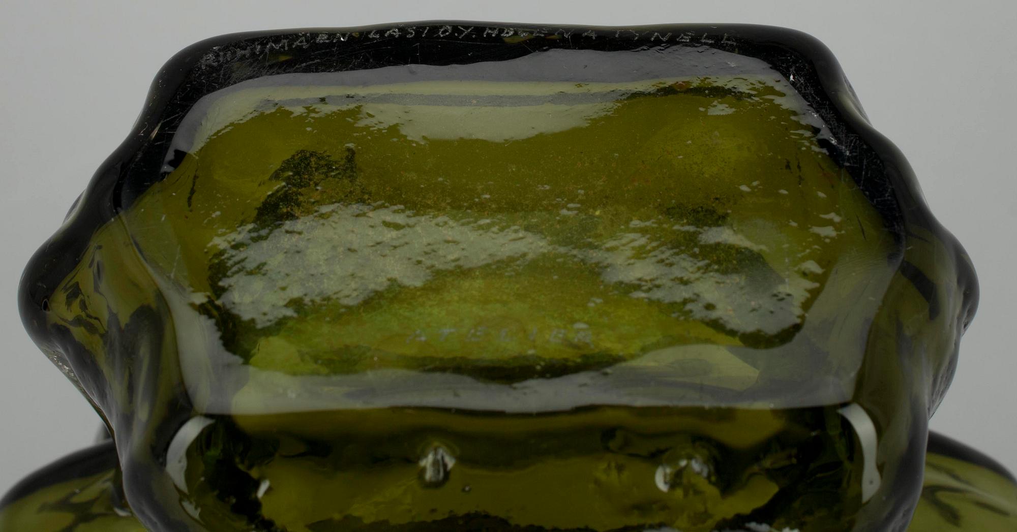 VAS, glas, "Emma" 1310, sign. Helena Tynell Riihimäen Lasi Oy, Atelier. Finland 1900-talets senare hälft.