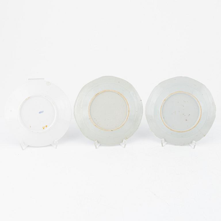 A Chinese blue and white service, 22 parts, Qing dynasty, 19th century.