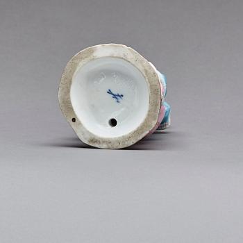 FIGURIN, Chelsea-liknande märke, porslin, 17/1800-tal.