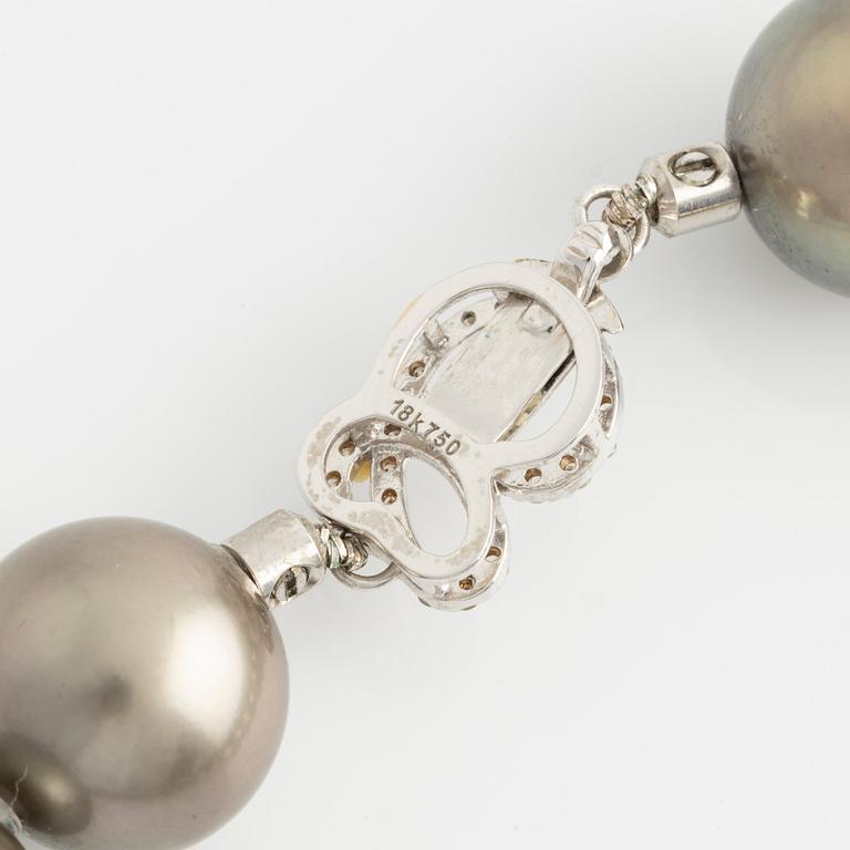 A Tahitian cultured pearl necklace.