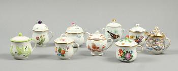 CREMEKOPPAR med LOCK, 22 st, porslin, bl.a Meissen, Rörstrand, Royal Copenhagen, Dresden, Limoges och Wedgwood.