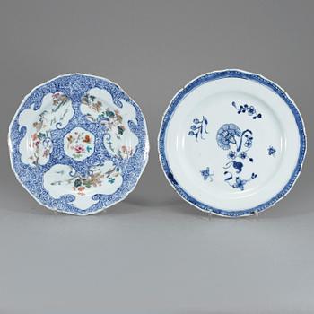 TALLRIKAR, 2 st, porslin, Kina, 1700-tal.