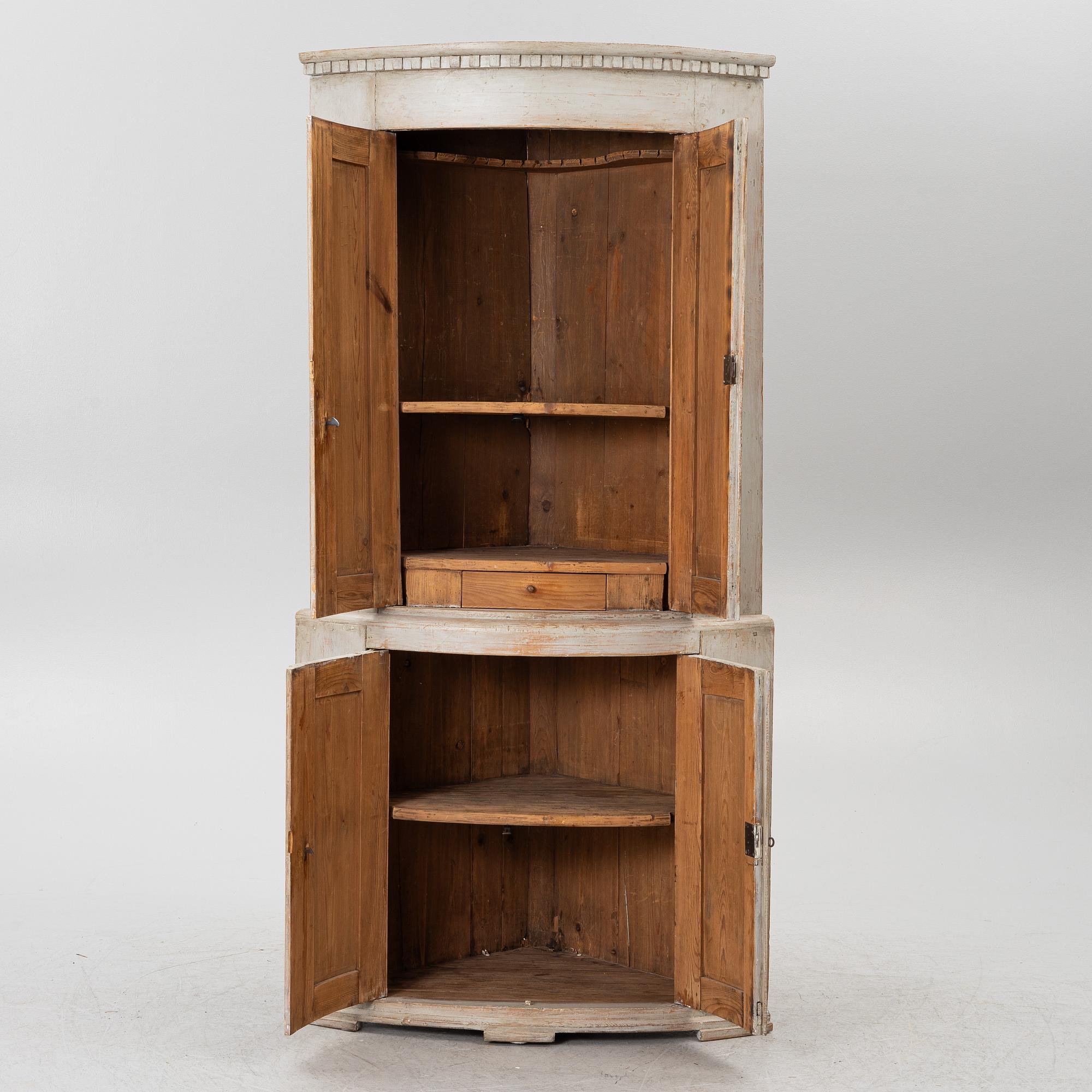Corner cabinet, Gustavian, late 18th century.