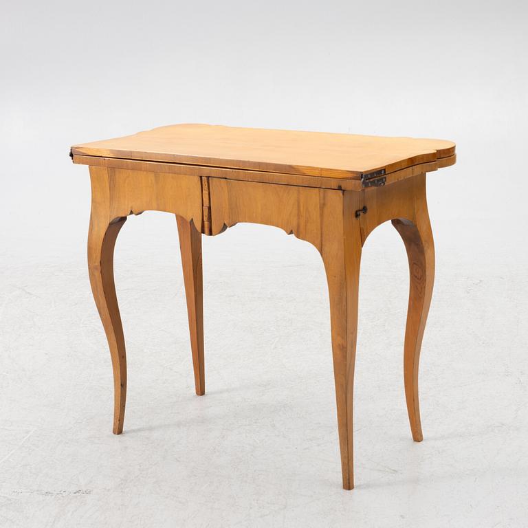 Game table, 19th century.